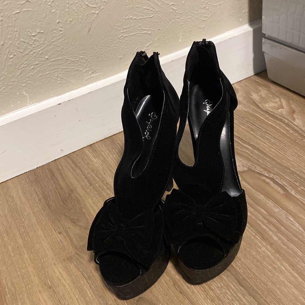 Heels - Picture 2 of 4